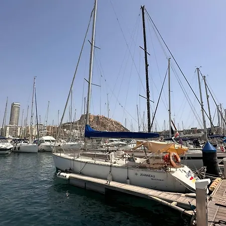 Úszó hotel Imagine Waking Up To The Sound Of The Sea *