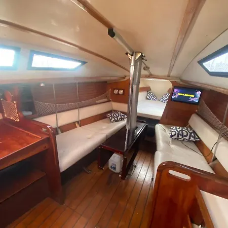 Úszó hotel Imagine Waking Up To The Sound Of The Sea