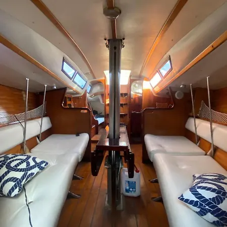 Imagine Waking Up To The Sound Of The Sea Úszó hotel *