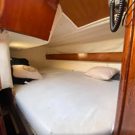 Imagine Waking Up To The Sound Of The Sea Úszó hotel Alicante